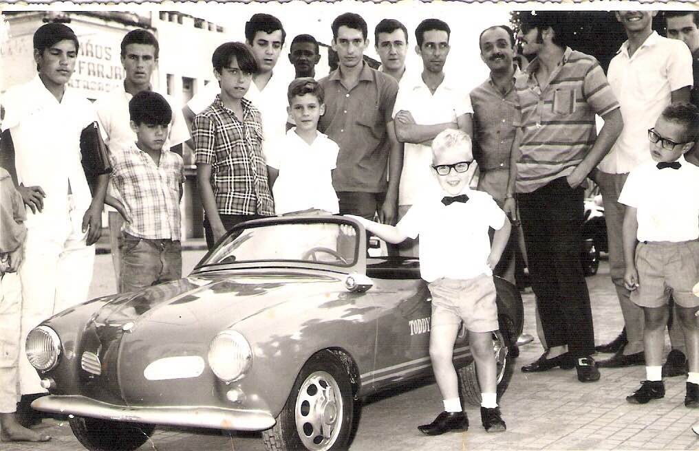 Foto: Fernando Oliveira Teixeira de Passos/MG, ganhadores de um dos Mini-Karman da Toddy no ano de 1967. Enviada por: Ana Claudia Medeiros Teixeira. 