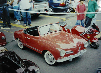 Foto dos anos 80 do acervo pessoal de Dario Faria. / Fonte: http://fuscaclassic.blogspot.com.br/2011/11/vw-o-pequeno-karmann-ghia-gurgelii.html